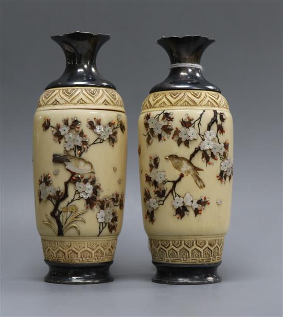 A pair of ivory shibayama vases, Meiji period height 12.5cm